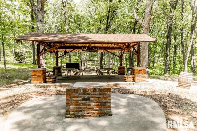 $1 | 26266 East Co Road 700 North, Easton, IL 62633