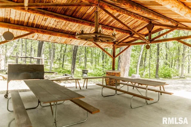 $1 | 26266 East Co Road 700 North, Easton, IL 62633