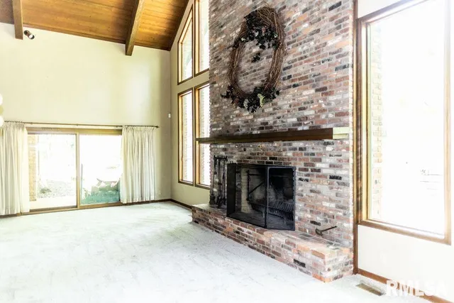 $1 | 26266 East Co Road 700 North, Easton, IL 62633