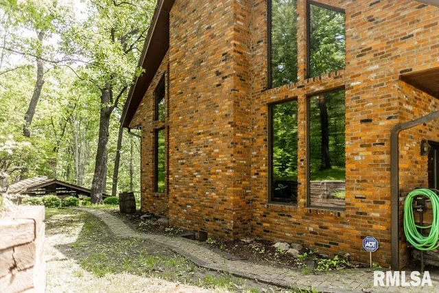 $1 | 26266 East Co Road 700 North, Easton, IL 62633