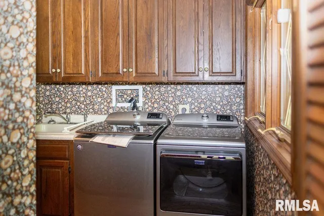 $1 | 26266 East Co Road 700 North, Easton, IL 62633