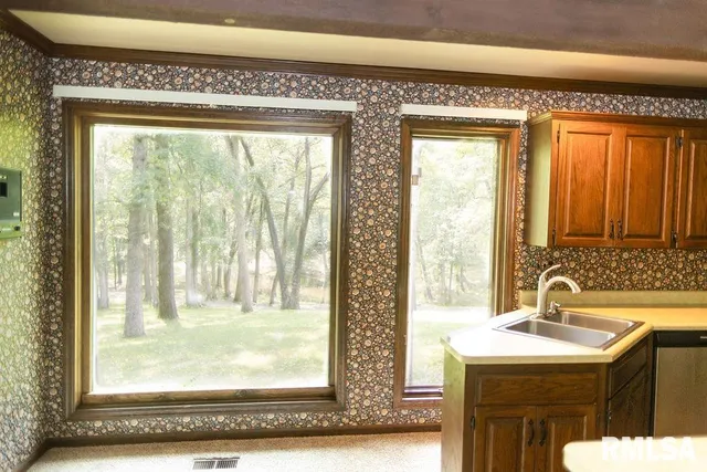 $1 | 26266 East Co Road 700 North, Easton, IL 62633