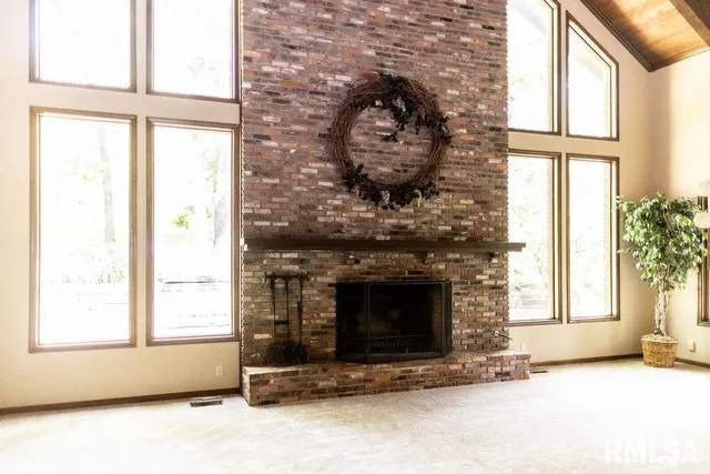 $1 | 26266 East Co Road 700 North, Easton, IL 62633