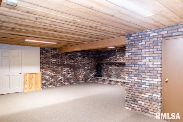 $1 | 26266 East Co Road 700 North, Easton, IL 62633