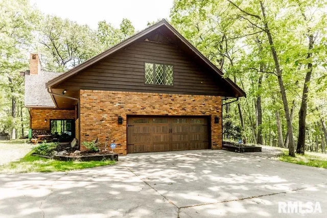 $1 | 26266 East Co Road 700 North, Easton, IL 62633