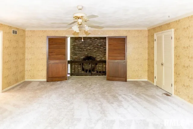 $1 | 26266 East Co Road 700 North, Easton, IL 62633