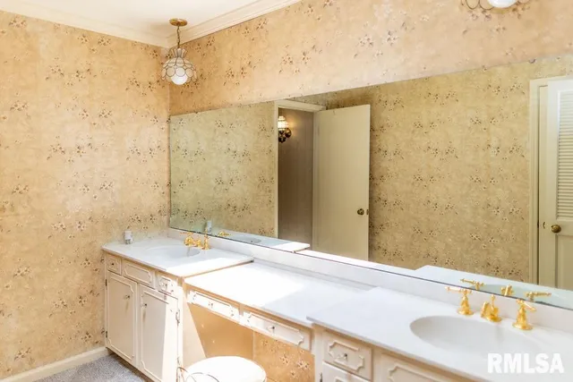 $1 | 26266 East Co Road 700 North, Easton, IL 62633