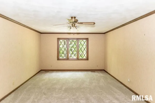 $1 | 26266 East Co Road 700 North, Easton, IL 62633