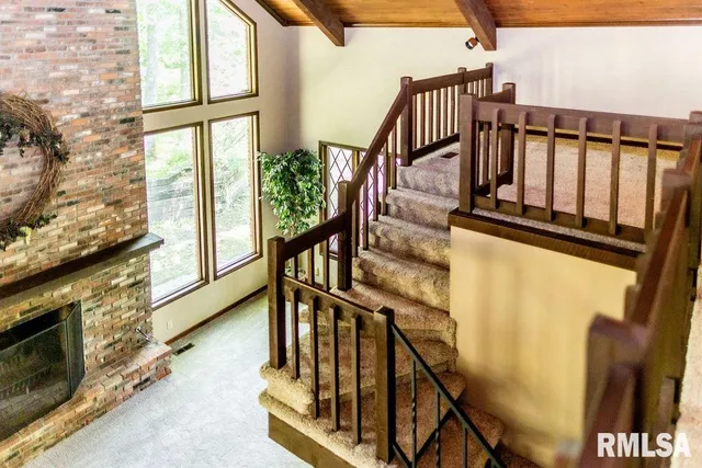 $1 | 26266 East Co Road 700 North, Easton, IL 62633