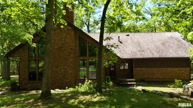 $1 | 26266 East Co Road 700 North, Easton, IL 62633