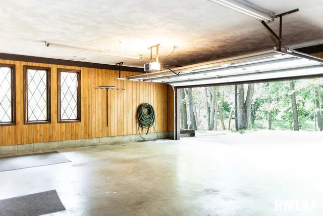 $1 | 26266 East Co Road 700 North, Easton, IL 62633