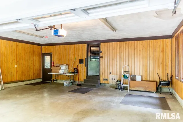 $1 | 26266 East Co Road 700 North, Easton, IL 62633