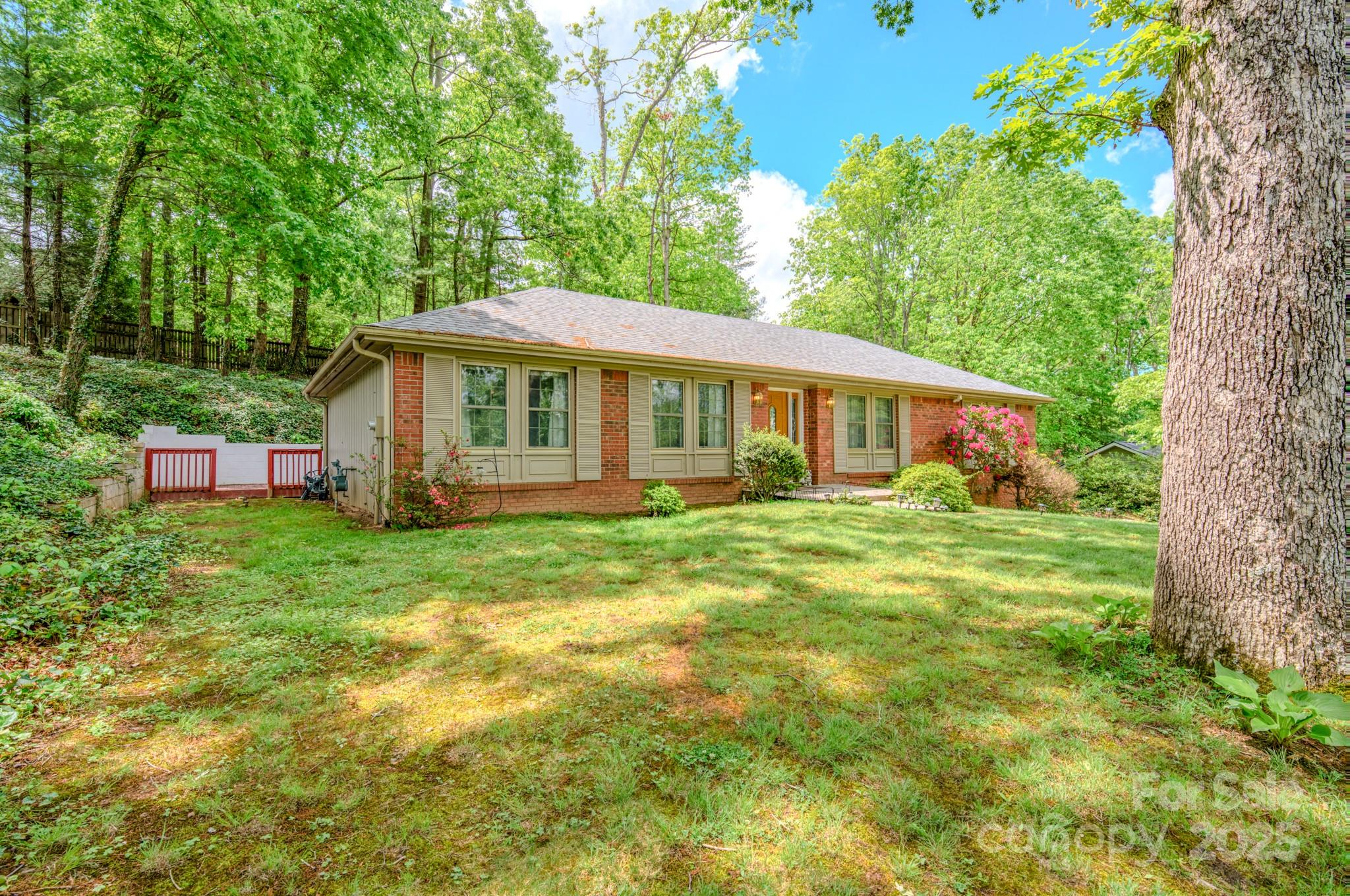 6 Chipmunk Cove Road Asheville, NC 28804 - Photo 2 of 28 Gallery Image 2