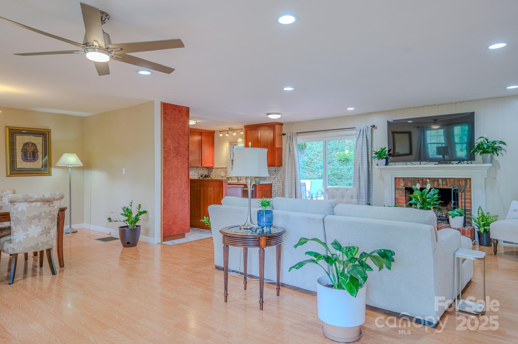 6 Chipmunk Cove Road Asheville, NC 28804 - Photo 4 of 28 Gallery Image 4