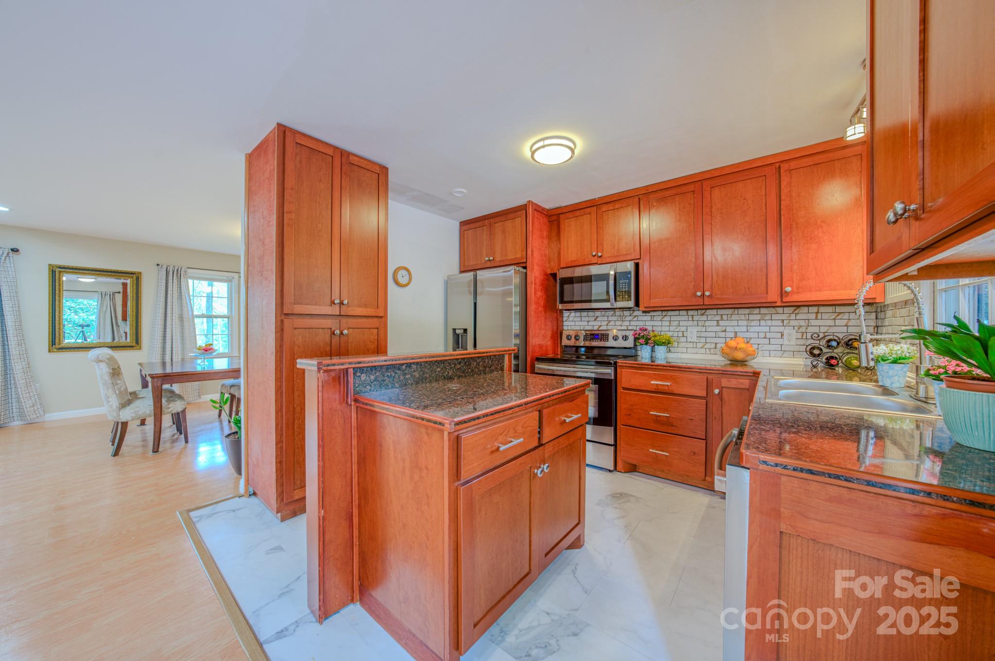 6 Chipmunk Cove Road Asheville, NC 28804 - Photo 8 of 28 Gallery Image 8