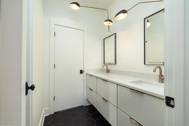 $5,000 | 4167 Meade Village Cove, Memphis, TN 38117