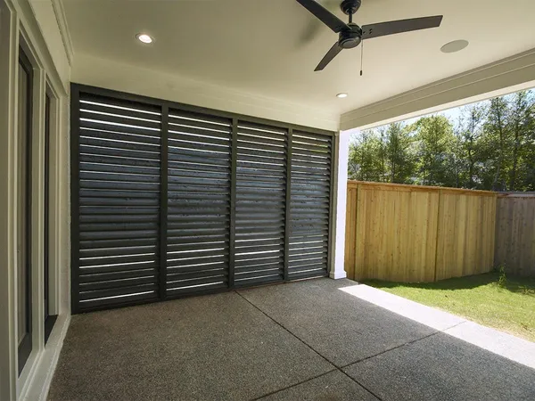 a view of a garage