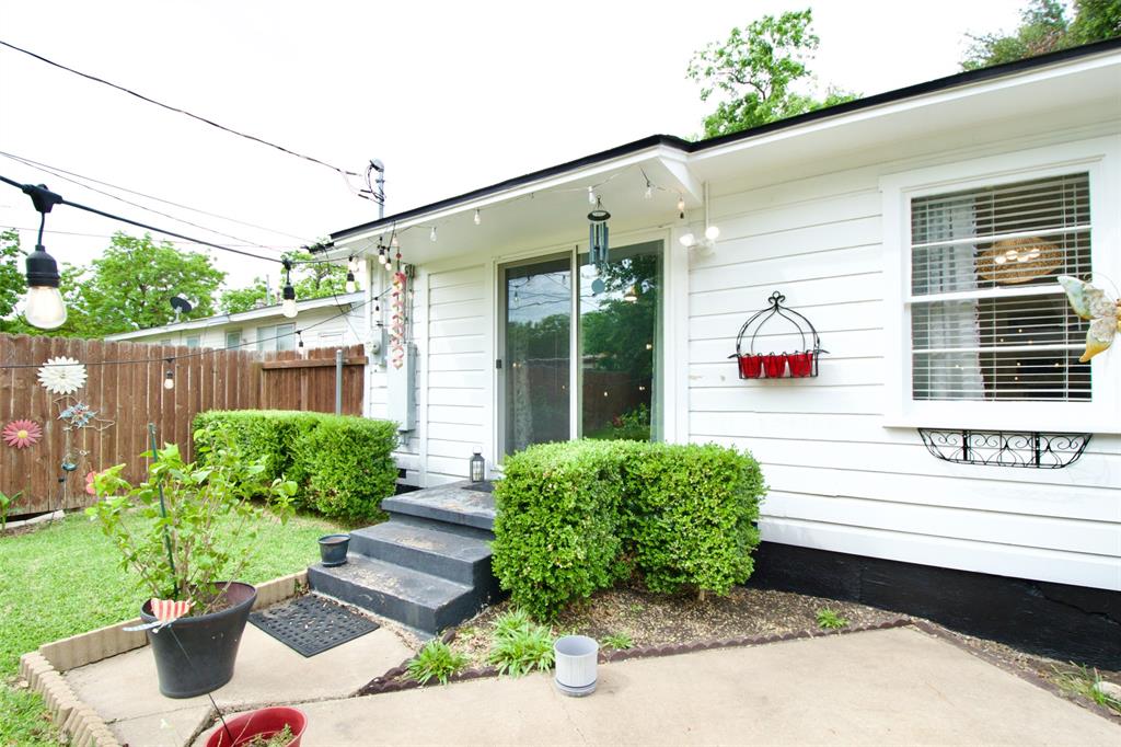 1307 North 65th Street Waco, TX 76710 - Photo 32 of 35 a house view with a garden space