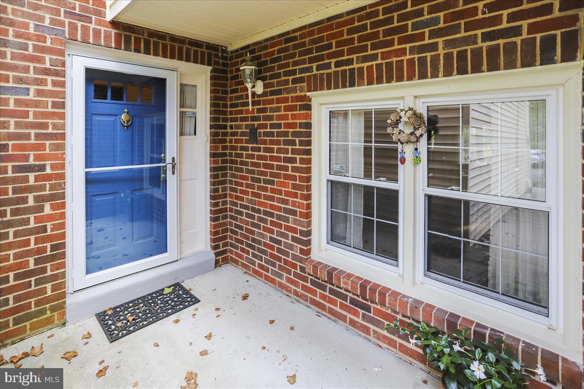 802 Tapawingo Road Southwest Vienna, VA 22180 - Photo 2 of 53 Entryway
