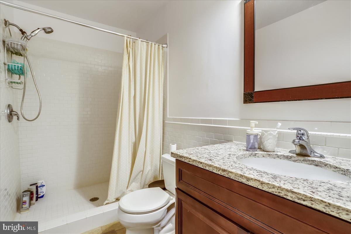 802 Tapawingo Road Southwest Vienna, VA 22180 - Photo 29 of 53 Bathroom #2