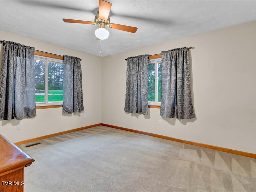 220 Shane Lane Bean Station, TN 37708 - Photo 15 of 37 220 Shane Ln - 15