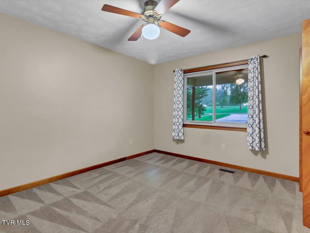 220 Shane Lane Bean Station, TN 37708 - Photo 17 of 37 220 Shane Ln - 17