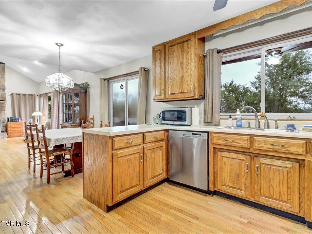 220 Shane Lane Bean Station, TN 37708 - Photo 10 of 37 220 Shane Ln - 10