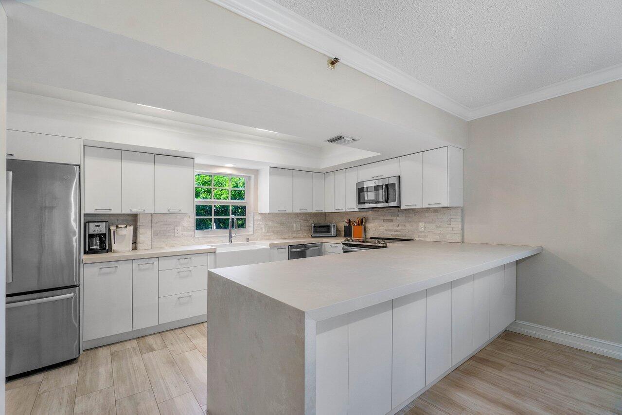 950 De Soto Road, Unit 2B Boca Raton, FL 33432 - Photo 16 of 38 011-950DeSotoRoad-BocaRaton-FL-33432-SMA