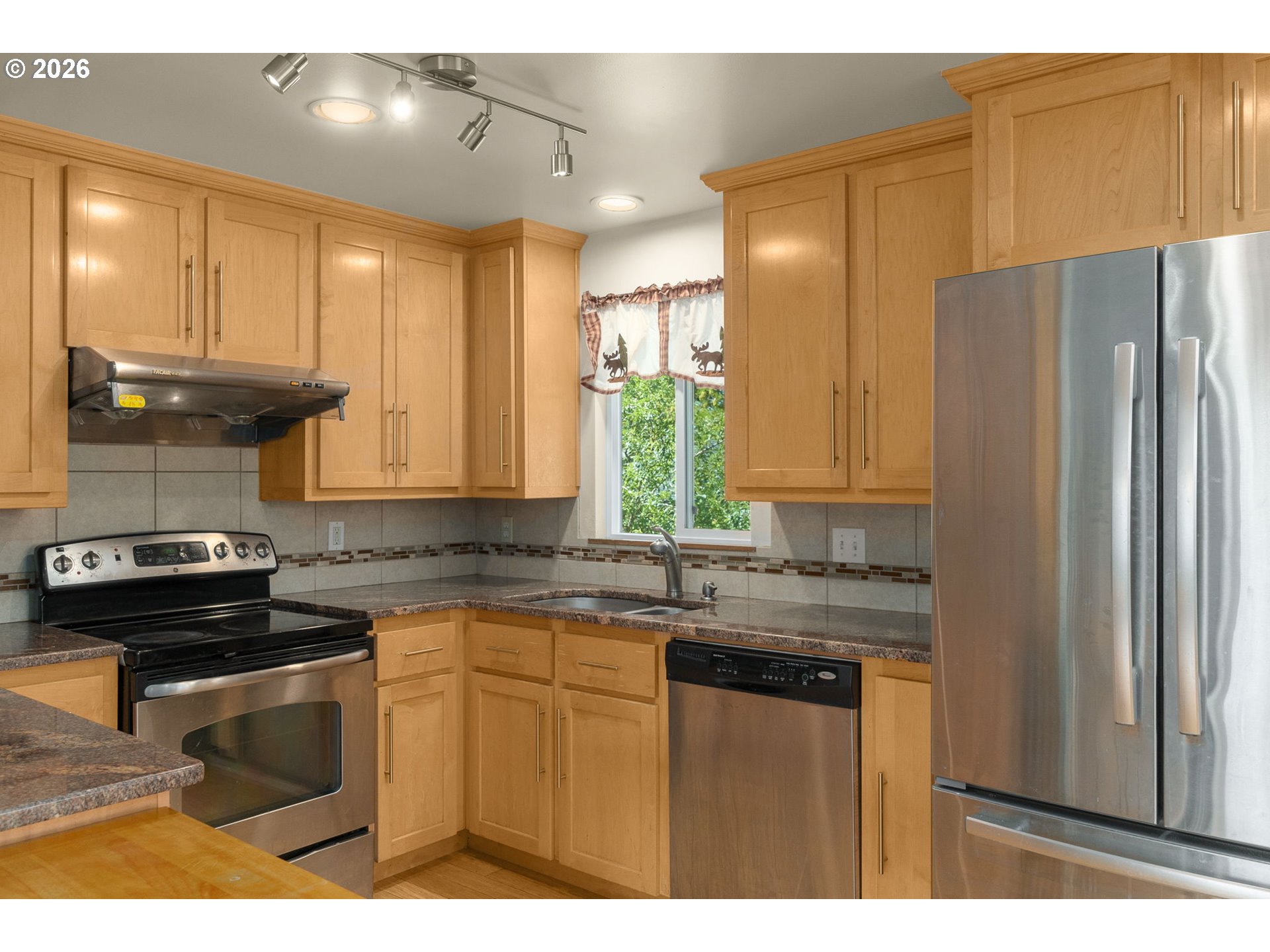 14025 Southwest Rochester Drive Beaverton, OR 97008 - Photo 14 of 37