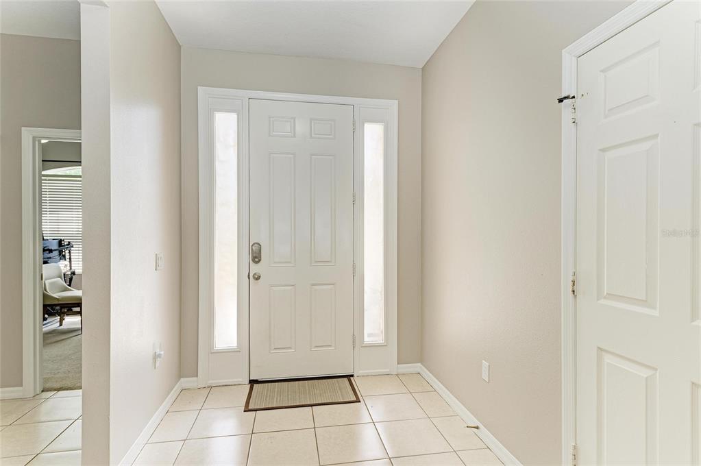 6546 Blue Grosbeak Circle Lakewood Ranch, FL 34202 - Photo 4 of 32