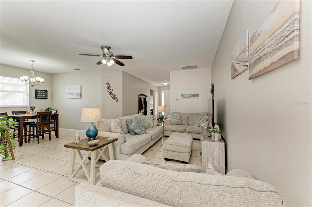 6546 Blue Grosbeak Circle Lakewood Ranch, FL 34202 - Photo 8 of 32