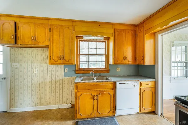 $299,000 | 733 Oakville Road, Appomattox, VA 24522