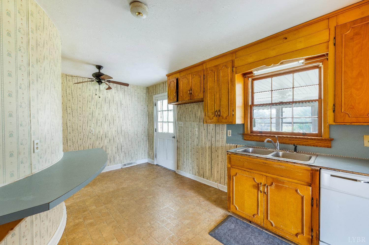 733 Oakville Road Appomattox, VA 24522 - Photo 13 of 63