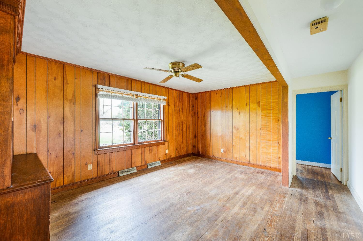 733 Oakville Road Appomattox, VA 24522 - Photo 19 of 52 a view of an empty room with a window