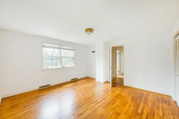 $299,000 | 733 Oakville Road, Appomattox, VA 24522