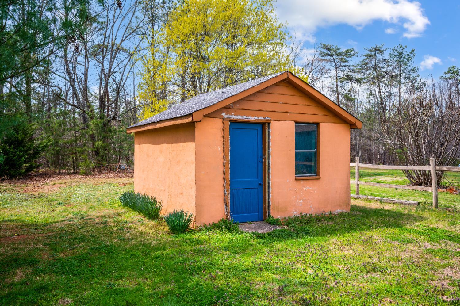 733 Oakville Road Appomattox, VA 24522 - Photo 51 of 63 Outside storage building