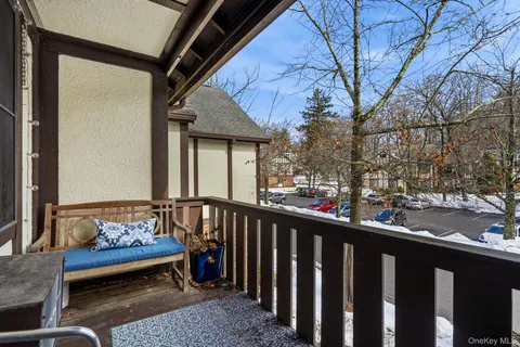 $600,000 | 17 Foxwood Drive, Unit 5, Pleasantville, NY 10570