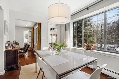 $600,000 | 17 Foxwood Drive, Unit 5, Pleasantville, NY 10570