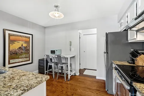 $600,000 | 17 Foxwood Drive, Unit 5, Pleasantville, NY 10570