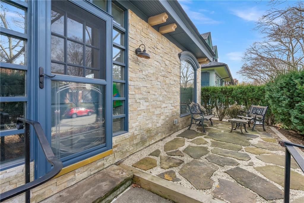 6654 Kinsman Road Pittsburgh, PA 15217 - Photo 3 of 32 Gallery Image 3