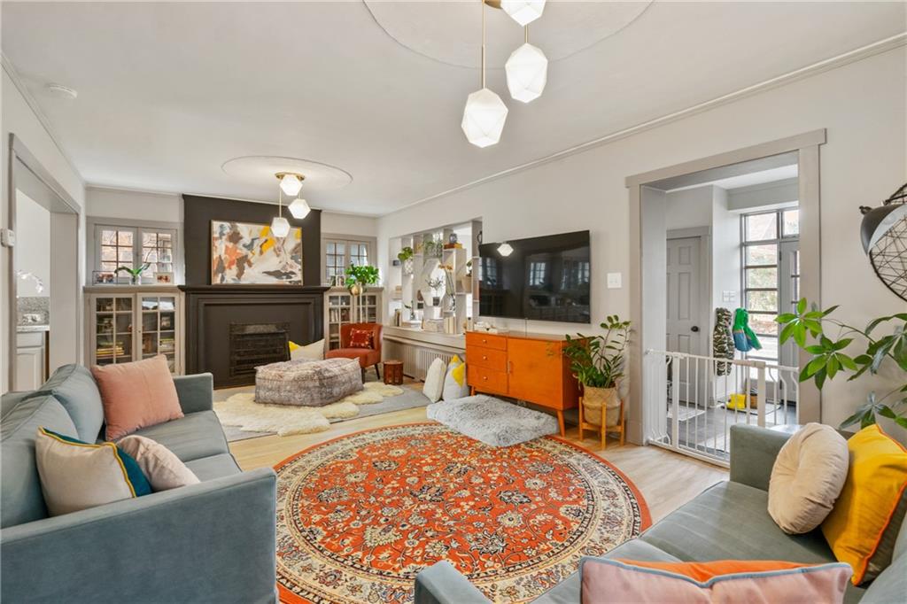 6654 Kinsman Road Pittsburgh, PA 15217 - Photo 7 of 32 Gallery Image 7