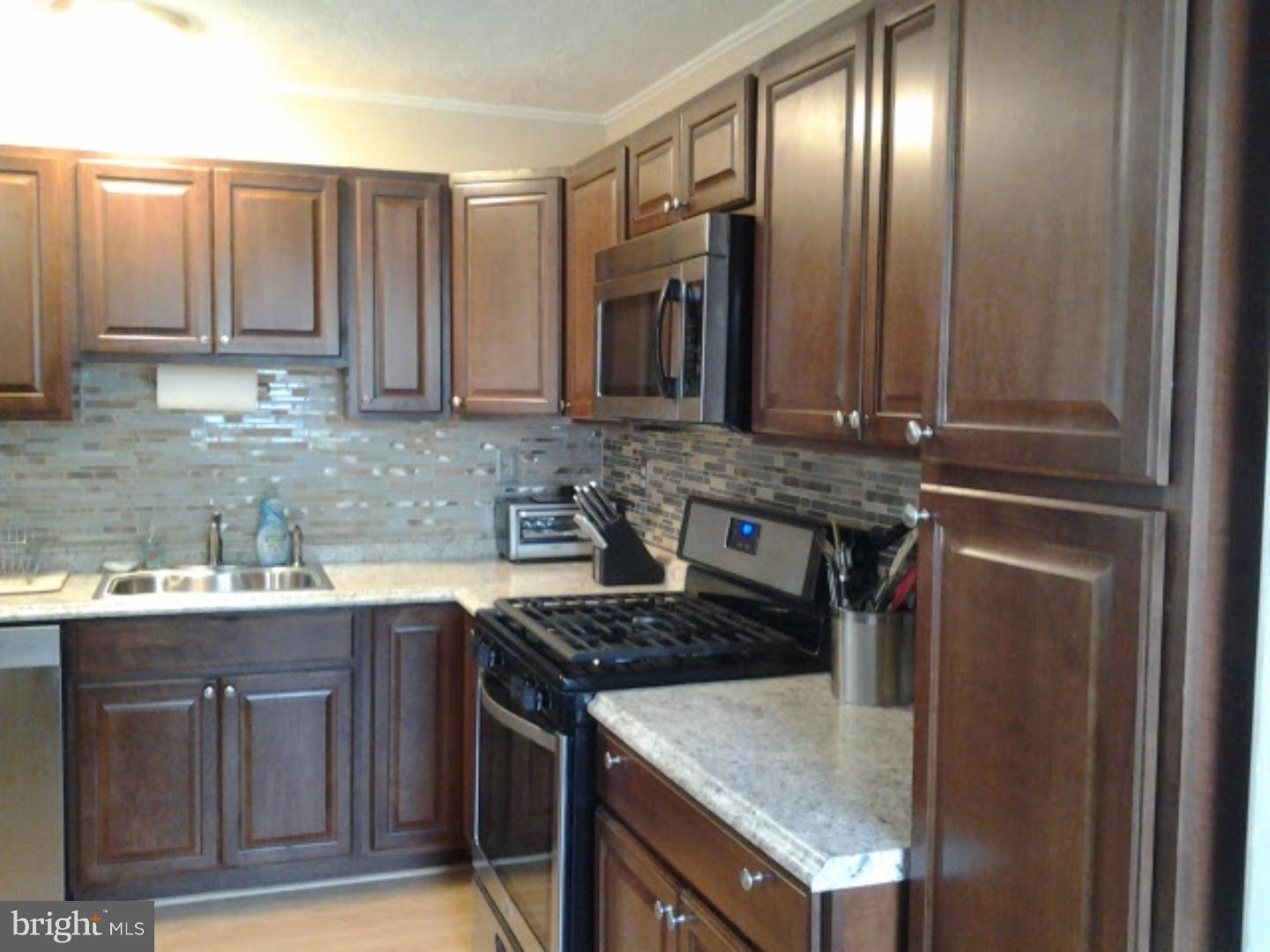 2876 Angus Road Philadelphia, PA 19114 - Photo 11 of 25 Kitchen