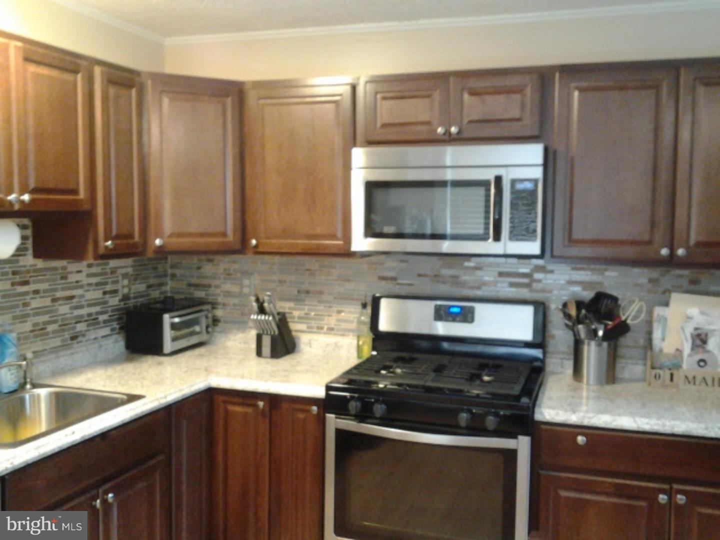 2876 Angus Road Philadelphia, PA 19114 - Photo 12 of 25 Kitchen