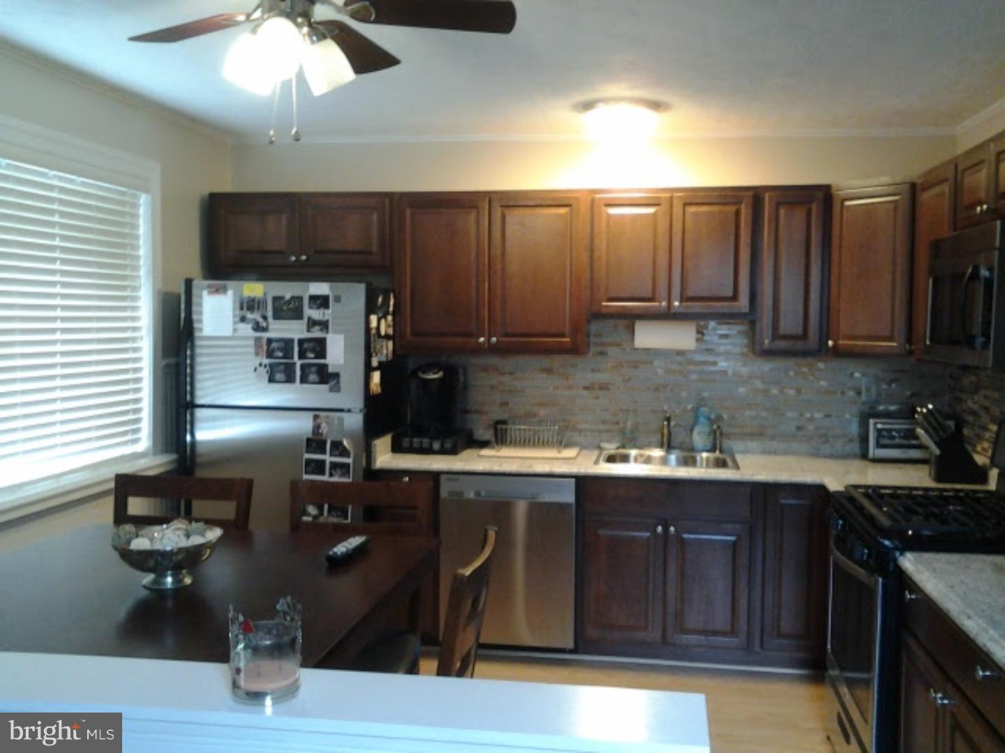 2876 Angus Road Philadelphia, PA 19114 - Photo 10 of 25 Kitchen