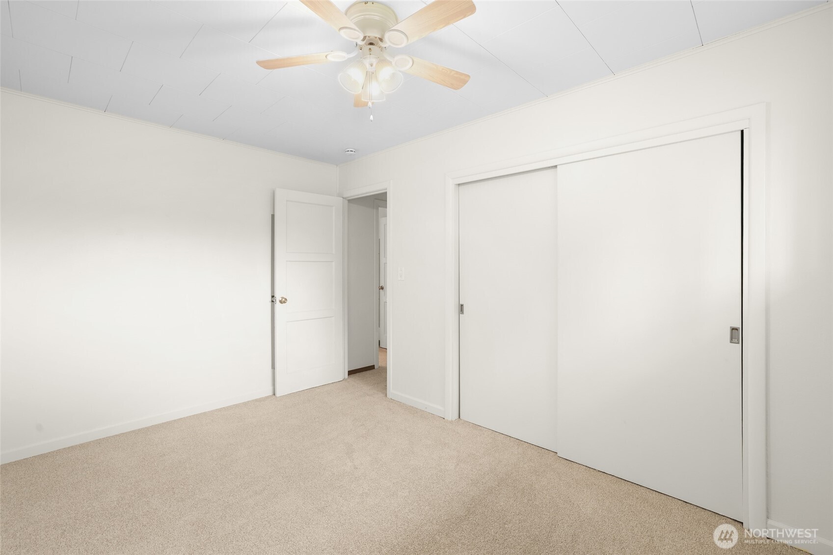 2402 Union Avenue Northeast Renton, WA 98059 - Photo 11 of 39