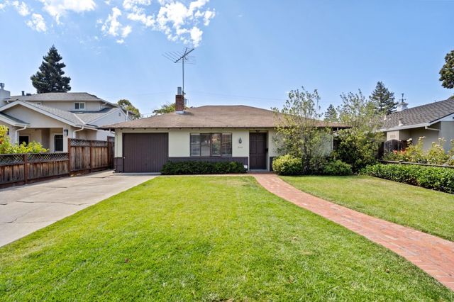 a view of a house with swimming pool and a yard