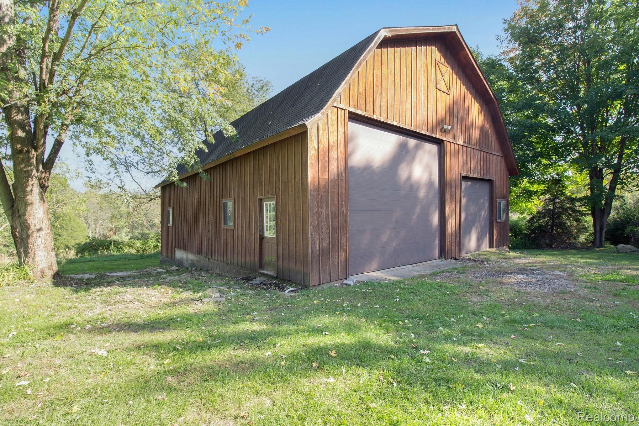 5199 Brady Road Howell, MI 48843 - Photo 2 of 27 IMG_0974.jpg