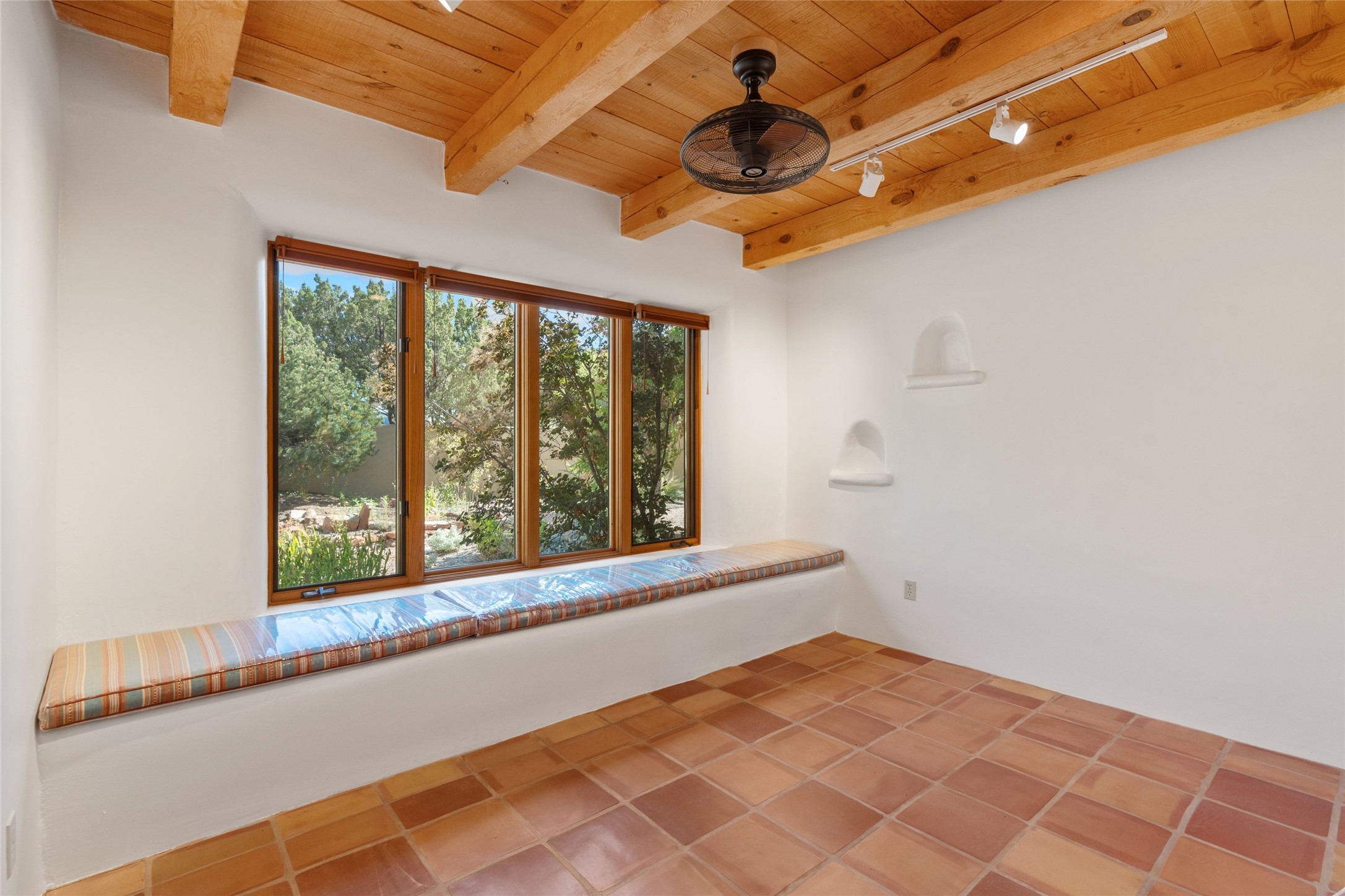 71 Camerada Loop Santa Fe, NM 87508 - Photo 15 of 35