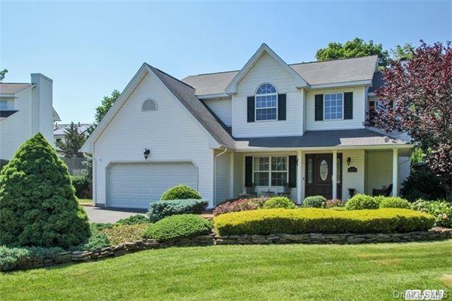 8 Silver Pond Circle Commack, NY 11725 - Photo 1 of 1