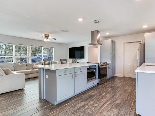 $565,000 | 9819 Allen Road, Lithia, FL 33547